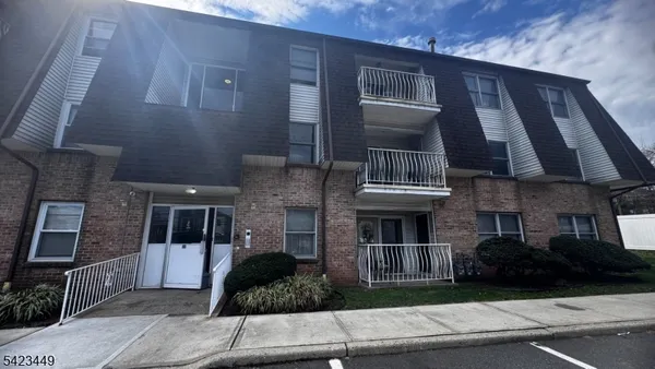 $310,000 | 100 West Grand Street, Elizabeth, NJ 07202