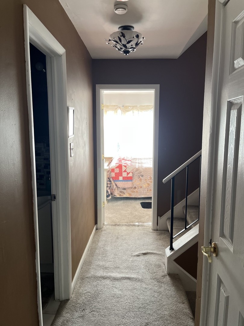 18650 Golfview Drive Hazel Crest, IL 60429 - Photo 14 of 35 a view of an entryway with wooden floor