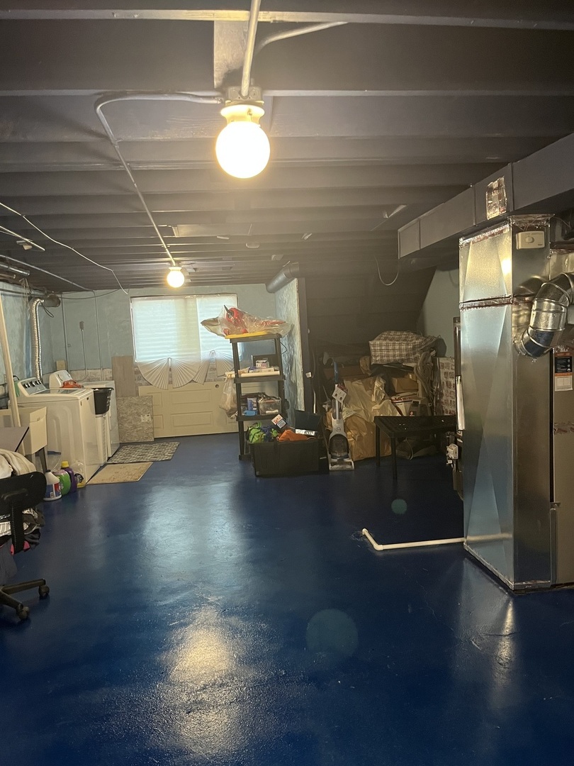 18650 Golfview Drive Hazel Crest, IL 60429 - Photo 25 of 35 a view of a studio with wooden floor