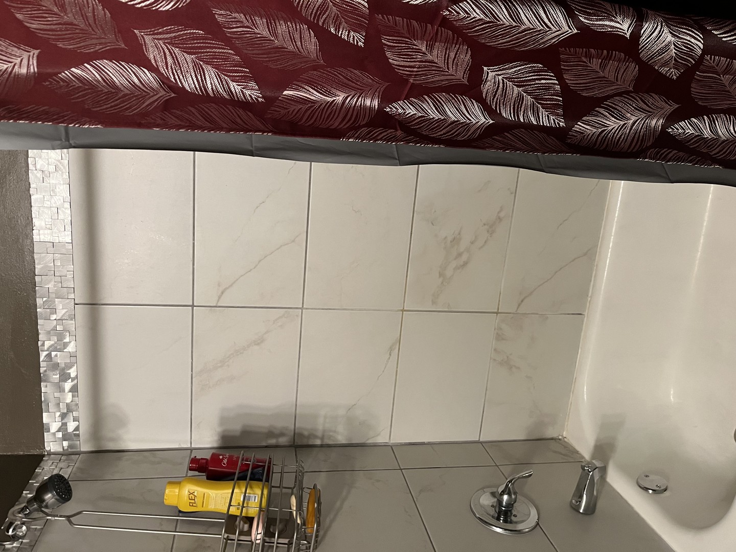 18650 Golfview Drive Hazel Crest, IL 60429 - Photo 35 of 35 a bathroom with a bathtub