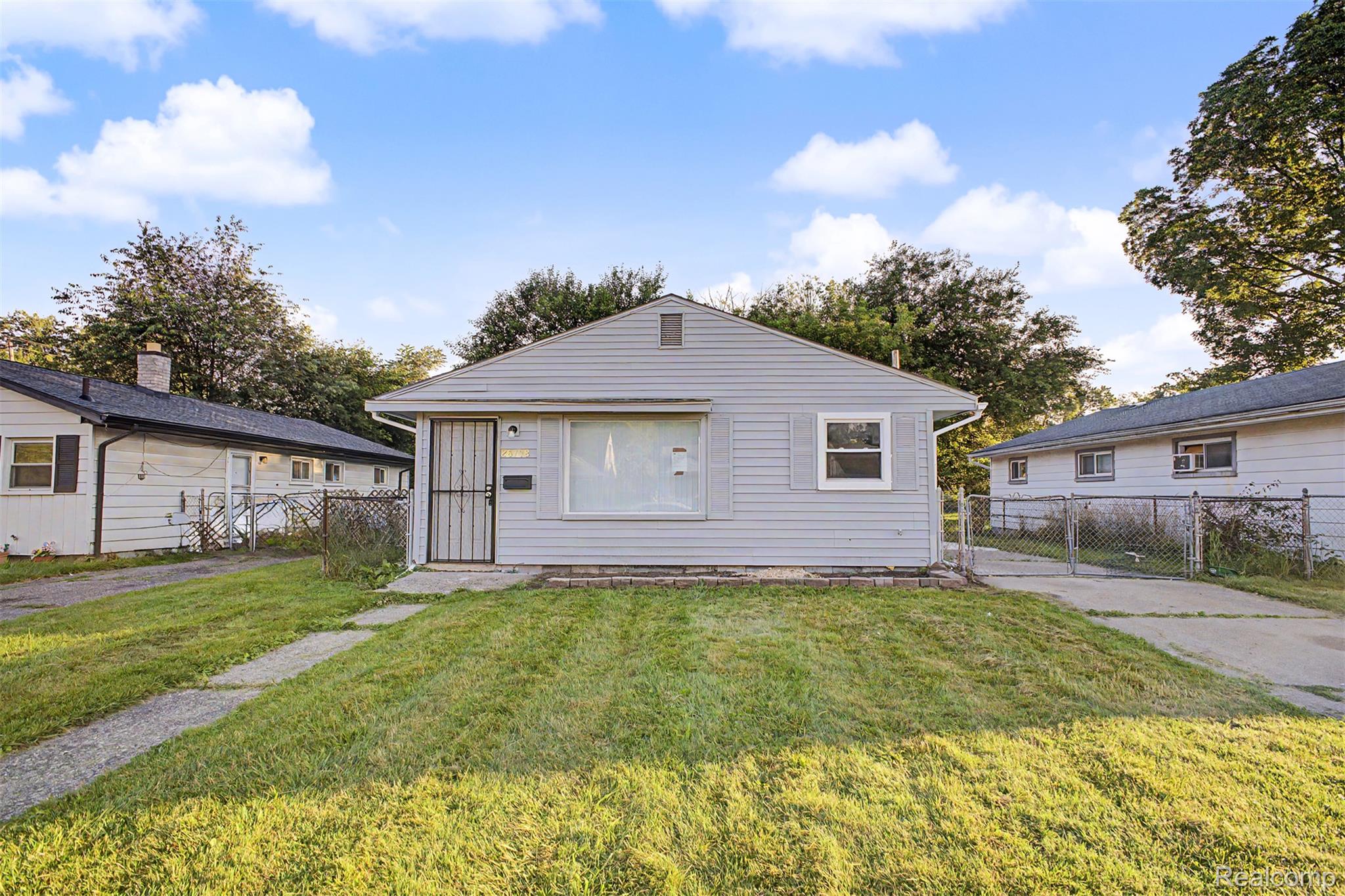 Ranch-style residence featuring horizontal siding and a gabled roof