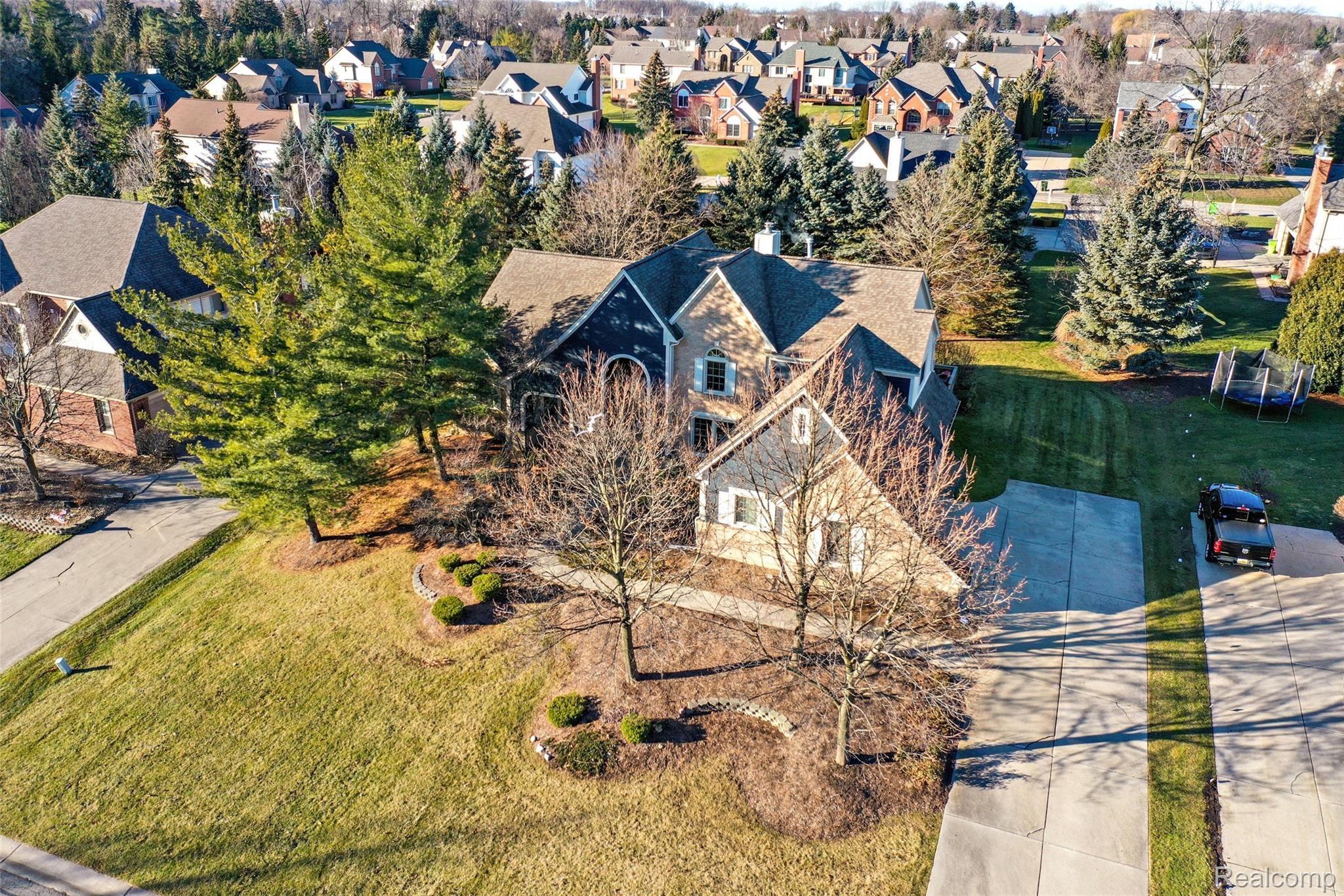 3960 Kaeleaf Road Lake Orion, MI 48360 - Photo 3 of 38 DJI_0966.jpg