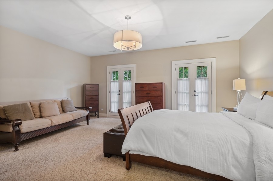 501 Ridge Road Kenilworth, IL 60043 - Photo 20 of 46 a spacious bedroom with a bed and ceiling fan