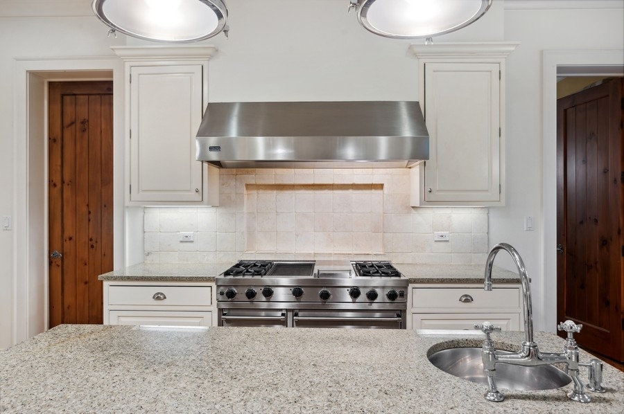 501 Ridge Road Kenilworth, IL 60043 - Photo 8 of 46 a kitchen with stainless steel appliances a stove and a refrigerator