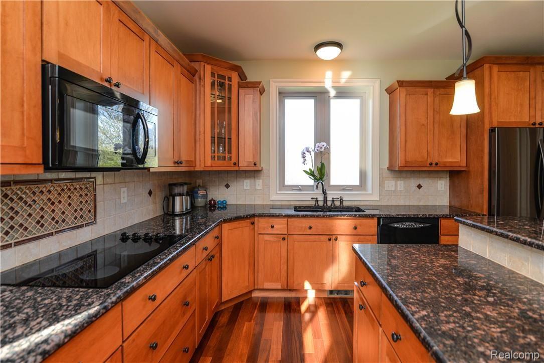 5877 Nottingham Point Brighton, MI 48116 - Photo 41 of 89 _AUG5921.jpg