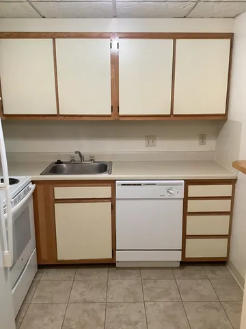 $2,250 | 50 Cambridge Road, Unit 110, Woburn, MA 01801