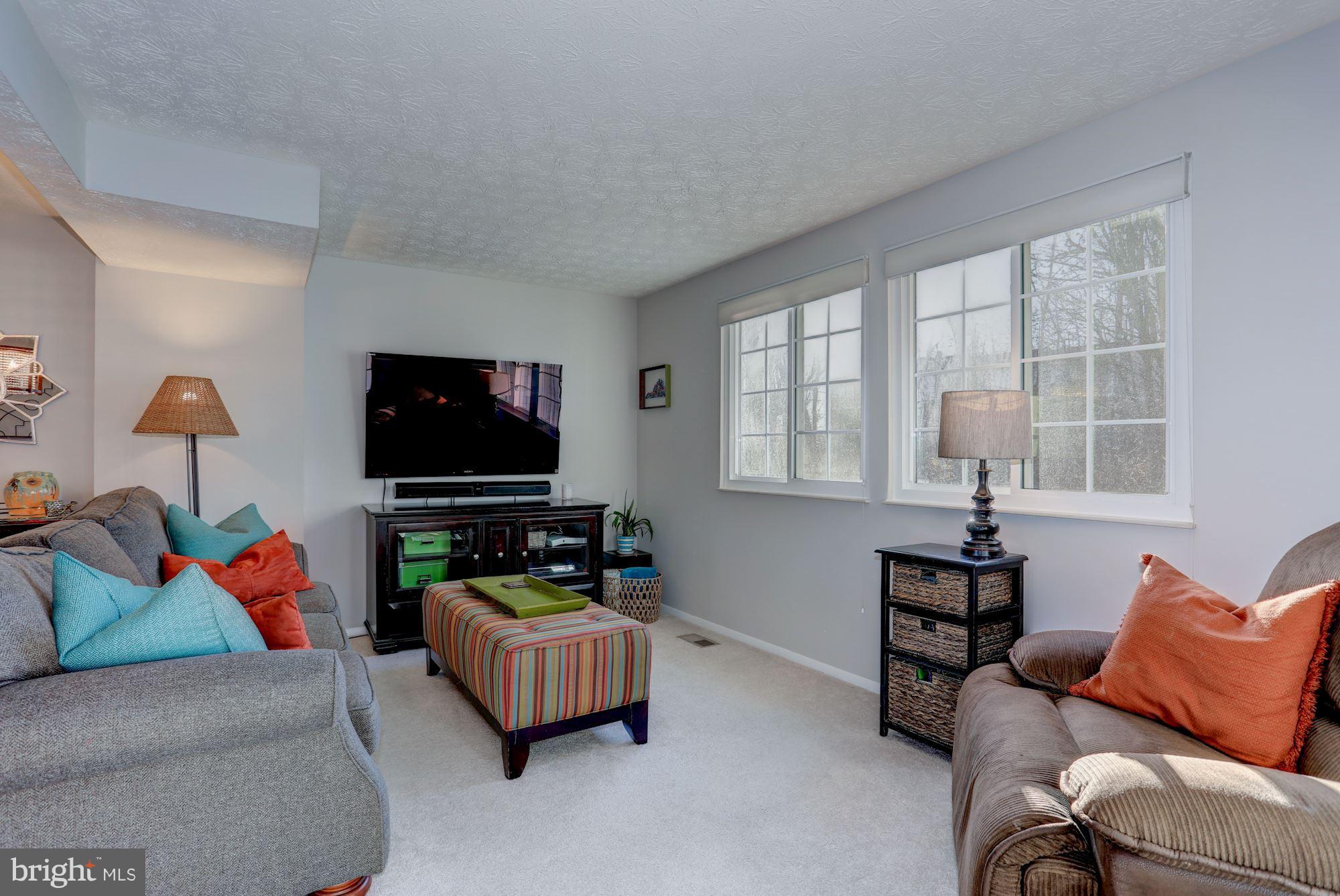 1644 Purple Sage Drive Reston, VA 20194 - Photo 9 of 30 Living Room