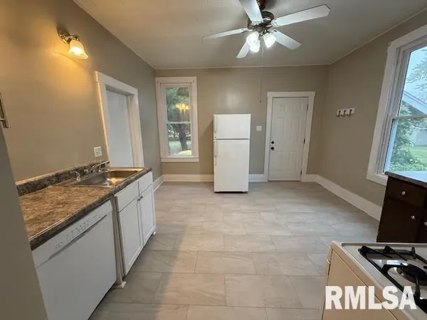 $94,900 | 421 South McArthur Street, Macomb, IL 61455