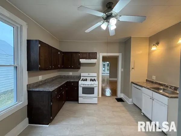 $94,900 | 421 South McArthur Street, Macomb, IL 61455