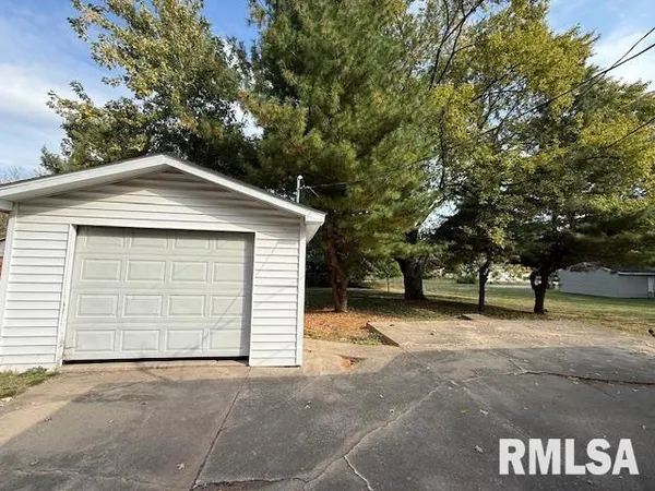 $94,900 | 421 South McArthur Street, Macomb, IL 61455