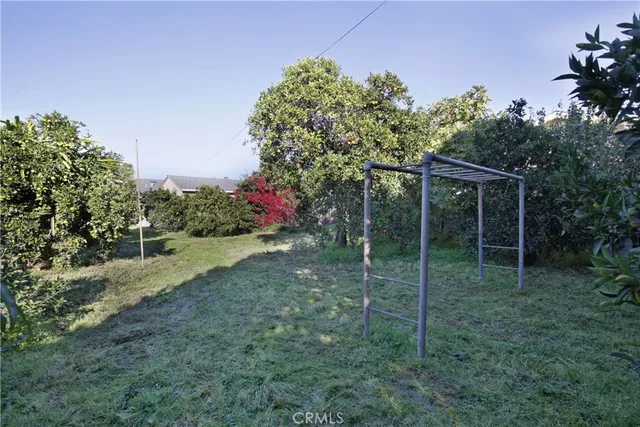 a view of a house with a backyard