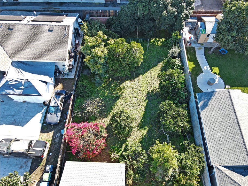 1618 West 9th Street Santa Ana, CA 92703 - Photo 21 of 29 a view of a backyard with plants
