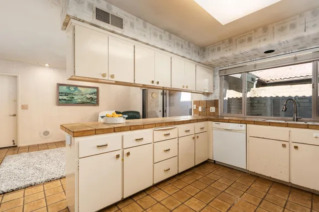 $429,000 | 5630 North El Adobe Drive, Fresno, CA 93711