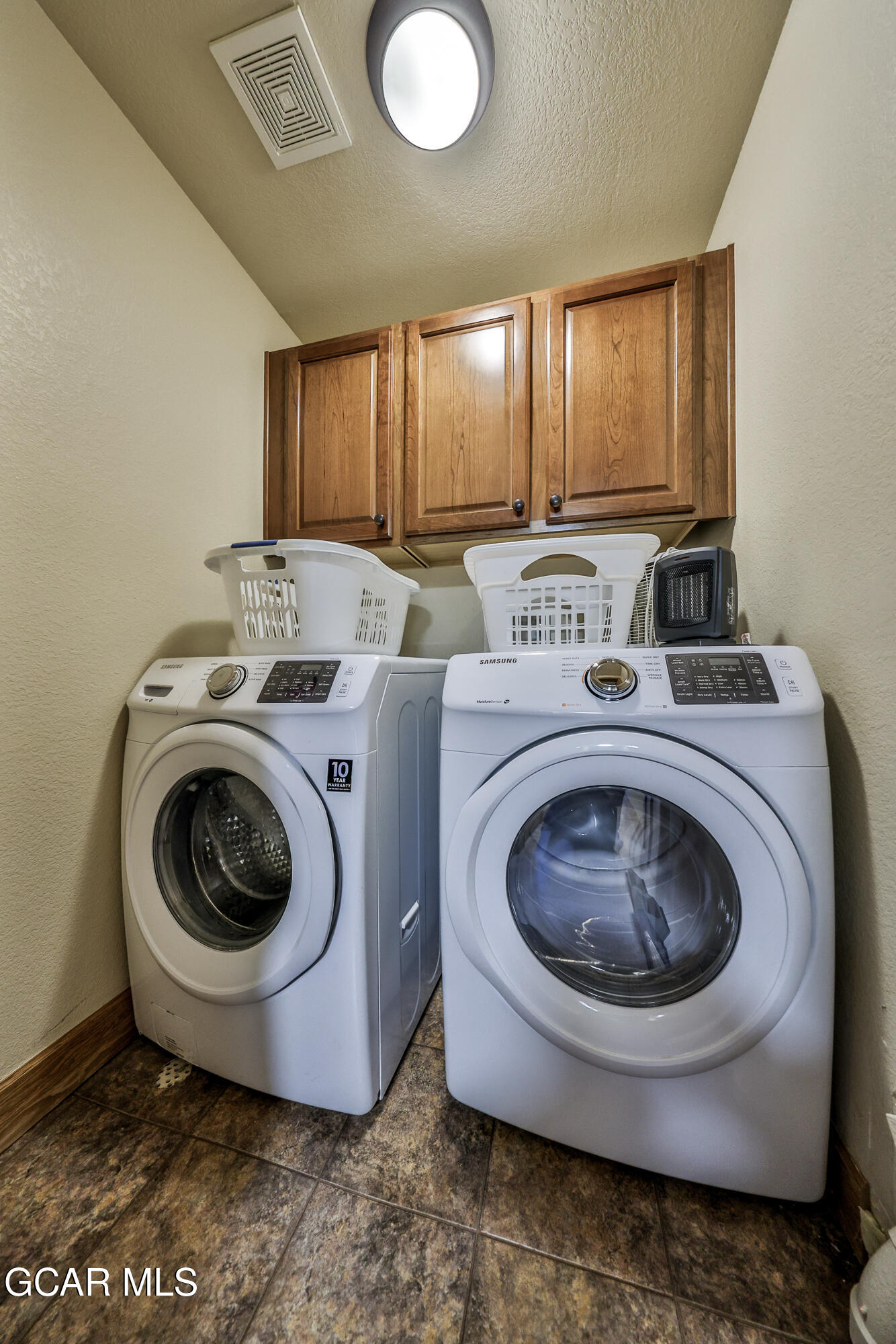 113 Summit Point Lane Granby, CO 80446 - Photo 27 of 43 a utility room with sink washer and dryer