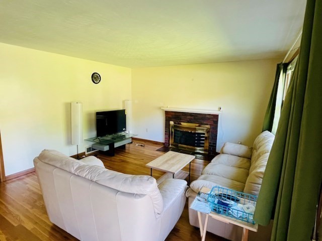27 Westboro Road Marlborough, MA 01752 - Photo 2 of 20