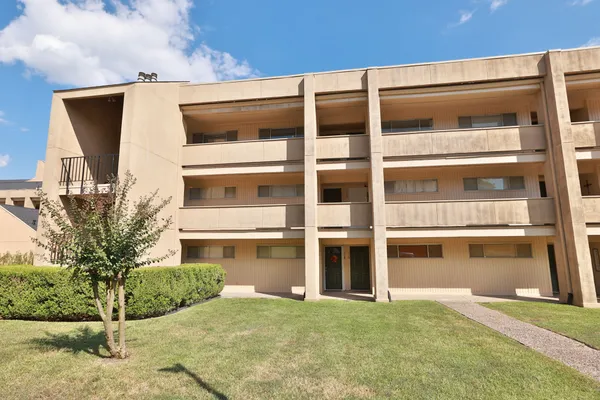 $2,350 | 12600 Melville Drive, Unit 318B, Montgomery, TX 77356