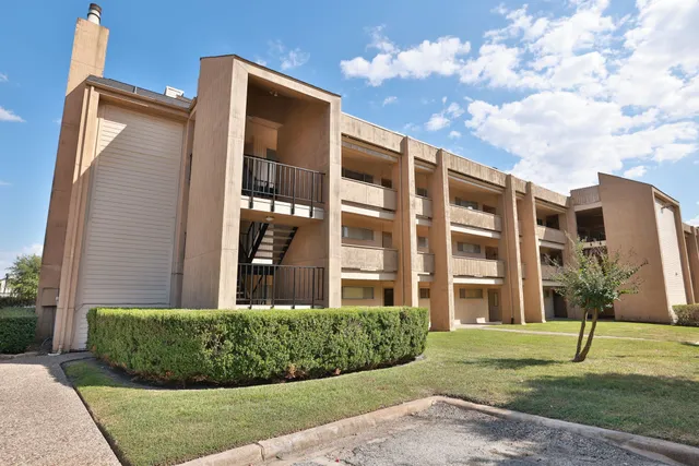 $2,350 | 12600 Melville Drive, Unit 318B, Montgomery, TX 77356