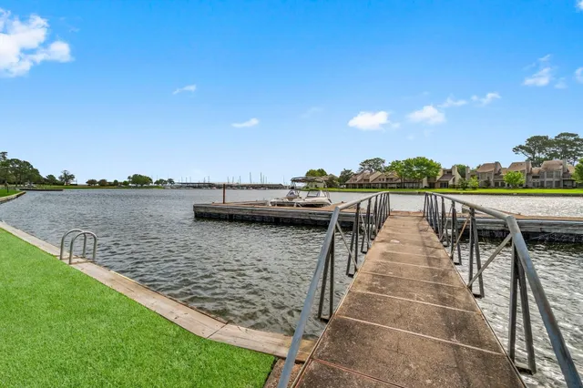 $2,595 | 12600 Melville Drive, Unit 318B, Montgomery, TX 77356