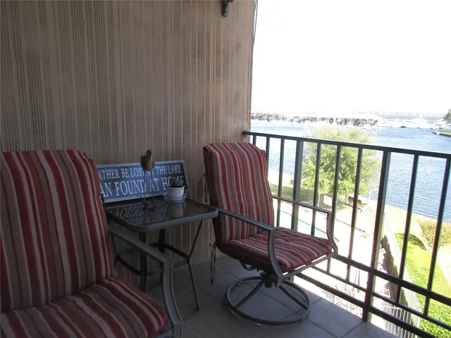 $2,350 | 12600 Melville Drive, Unit 318B, Montgomery, TX 77356