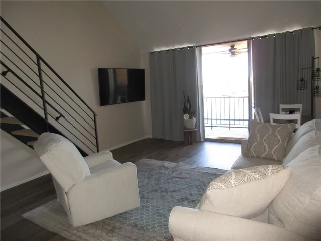 $2,350 | 12600 Melville Drive, Unit 318B, Montgomery, TX 77356