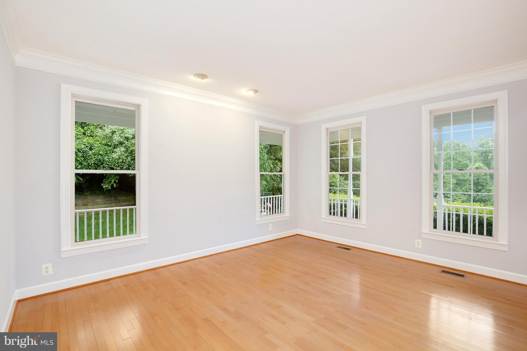 6901 Newman Road Clifton, VA 20124 - Photo 11 of 30 Living Room