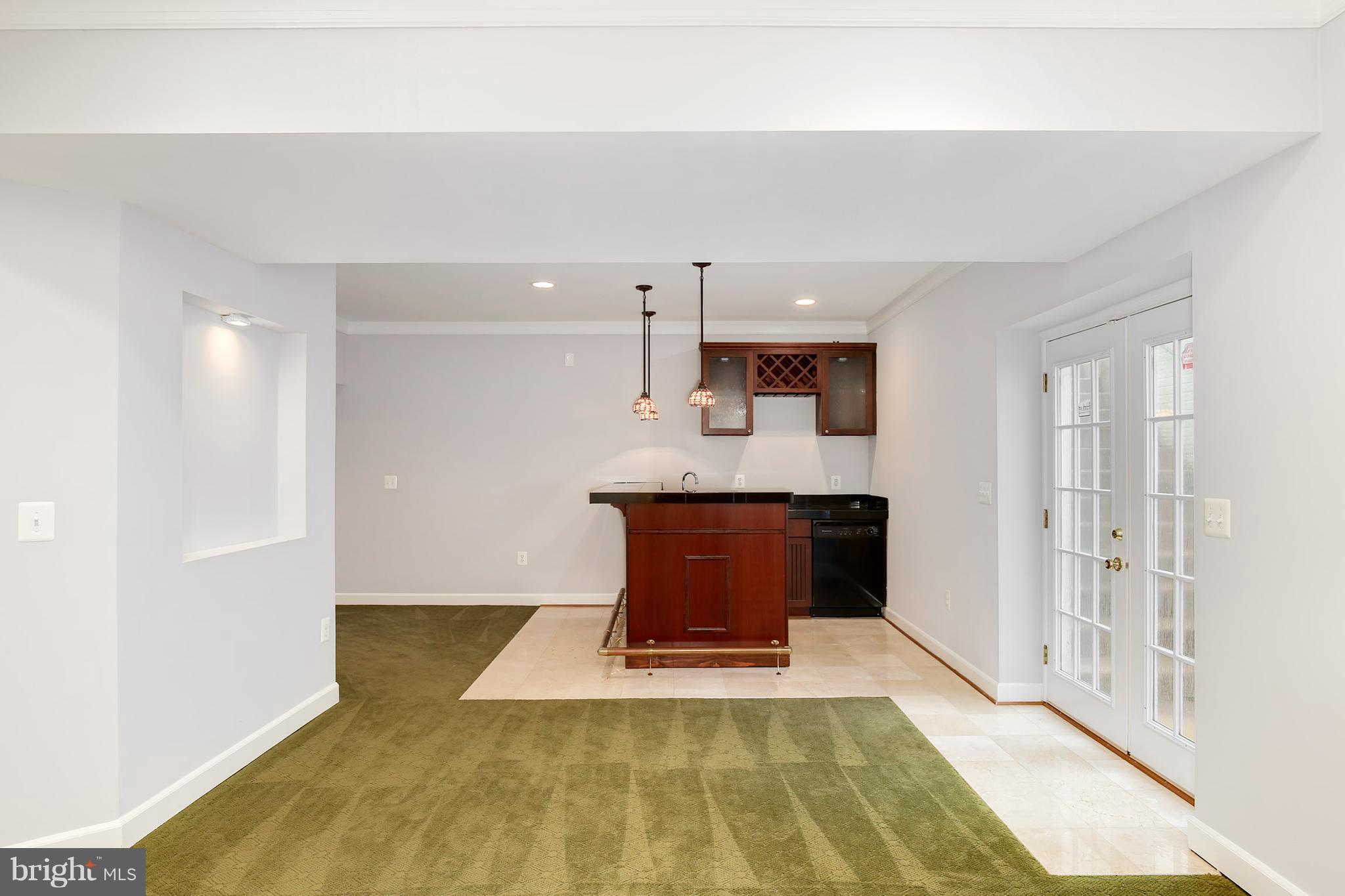 6901 Newman Road Clifton, VA 20124 - Photo 15 of 30 Recreation Room w/ Wet Bar