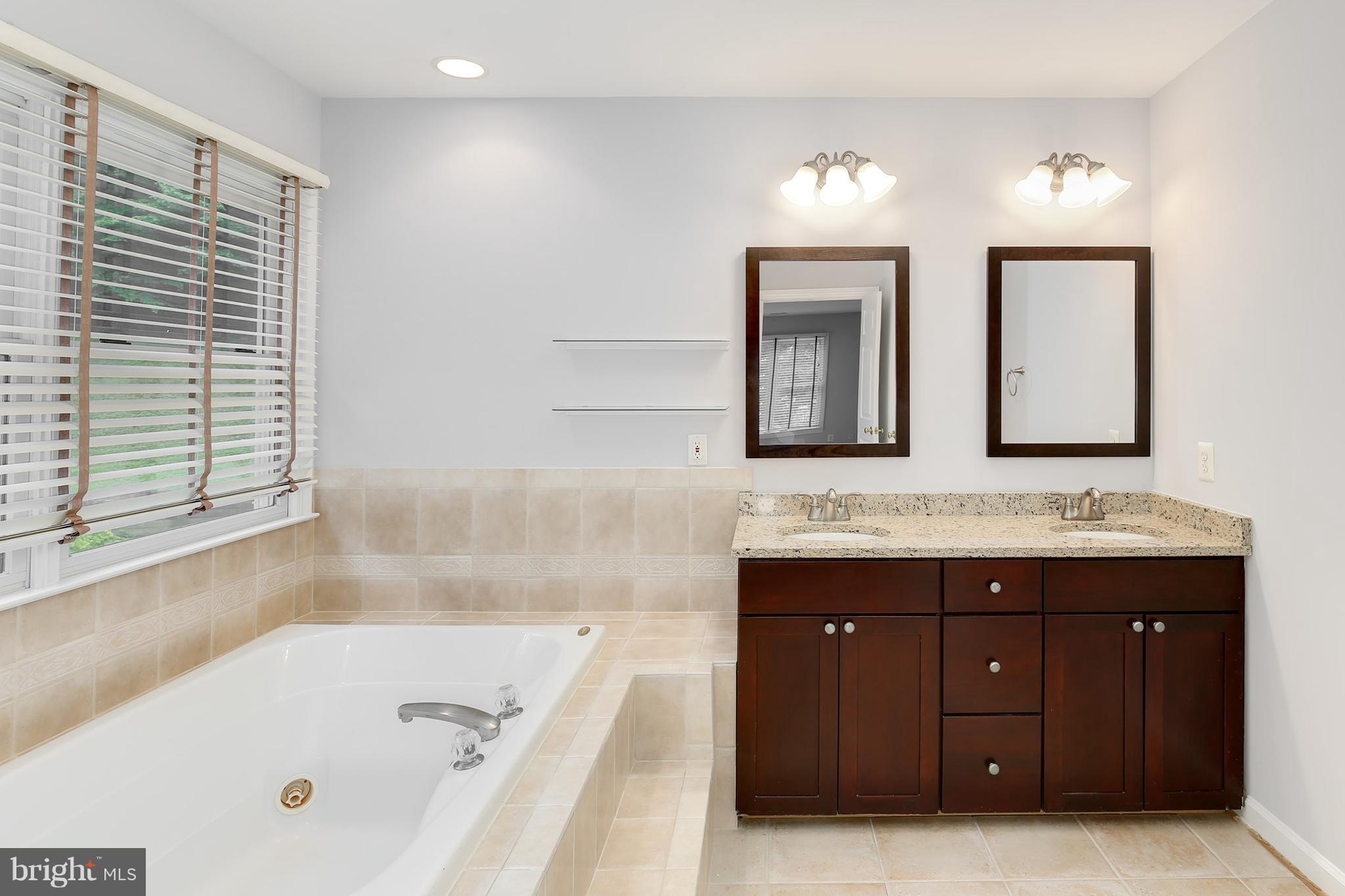 6901 Newman Road Clifton, VA 20124 - Photo 25 of 30 Bath (Master)