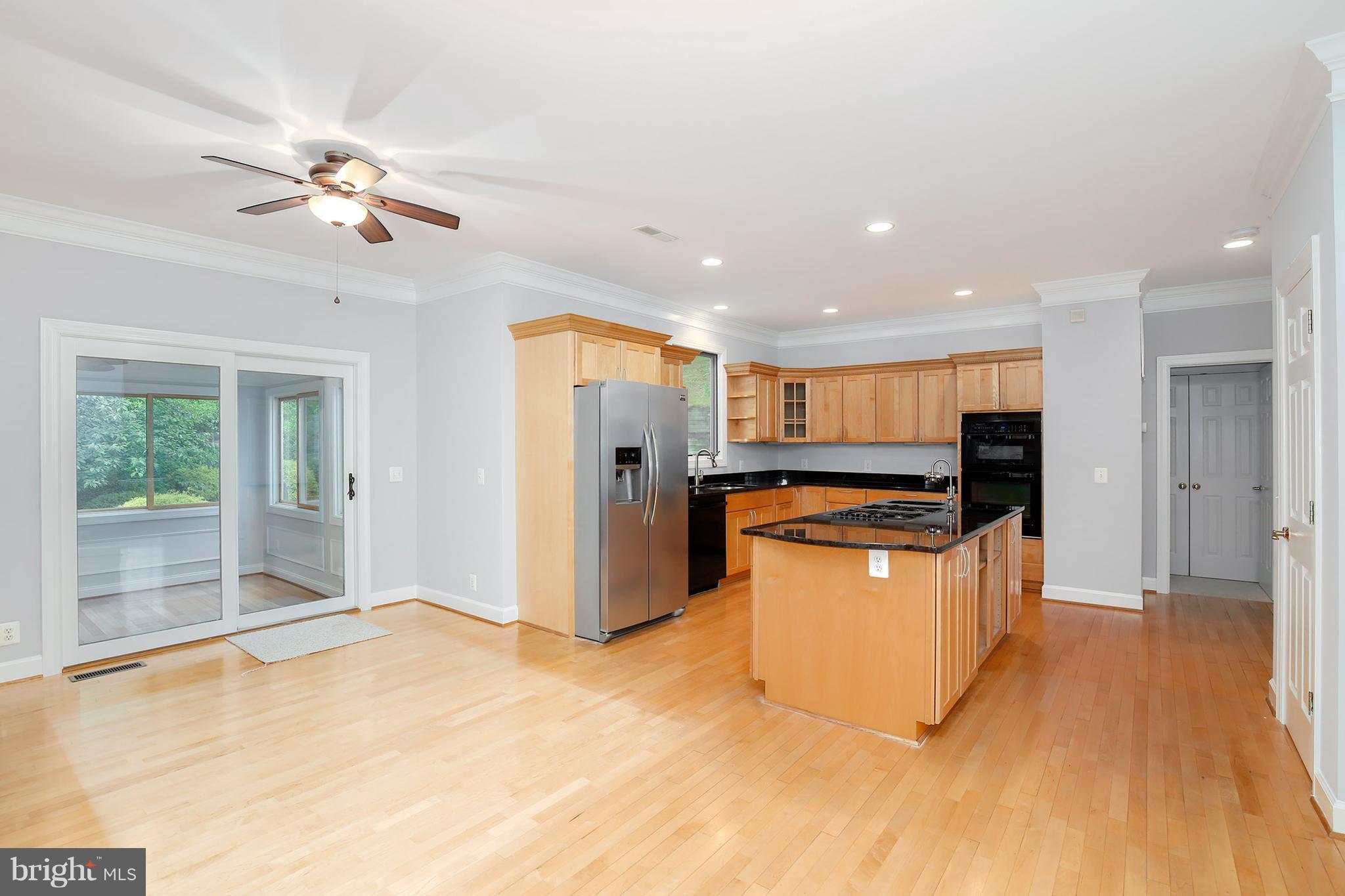 Eat-in Kitchen