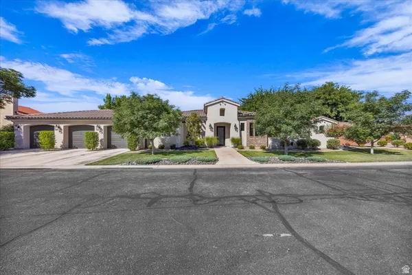 $999,800 | 1555 West Woodsview Drive, St. George, UT 84770