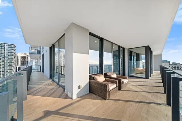 $1,525,000 | 88 Southwest 7th Street, Unit 3212, Miami, FL 33130