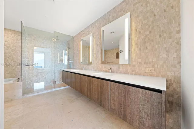 $1,525,000 | 88 Southwest 7th Street, Unit 3212, Miami, FL 33130