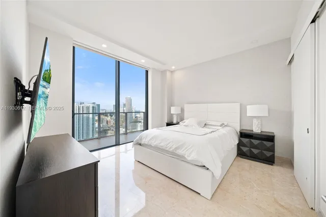 $1,525,000 | 88 Southwest 7th Street, Unit 3212, Miami, FL 33130