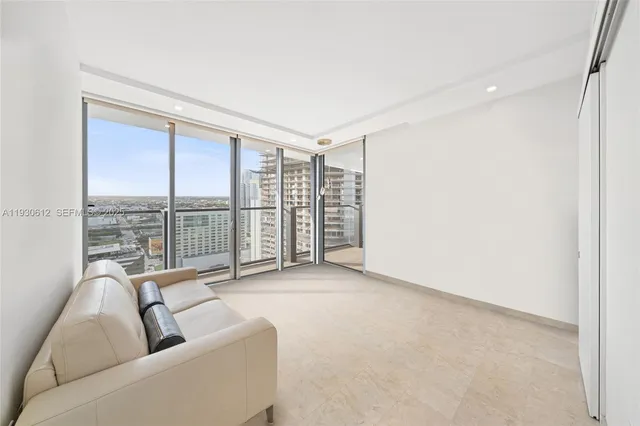 $1,525,000 | 88 Southwest 7th Street, Unit 3212, Miami, FL 33130