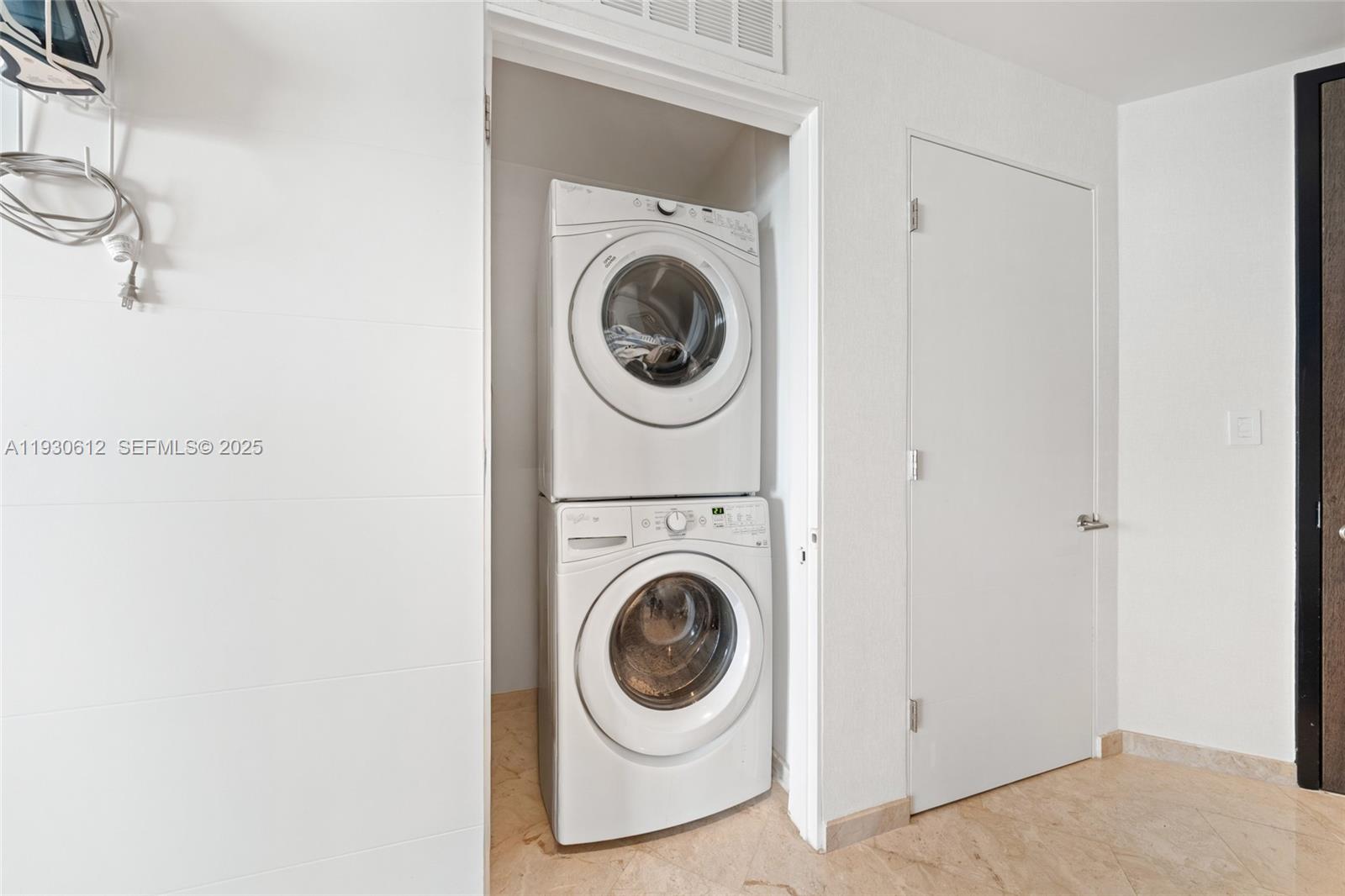 88 Southwest 7th Street, Unit 3212 Miami, FL 33130 - Photo 32 of 40