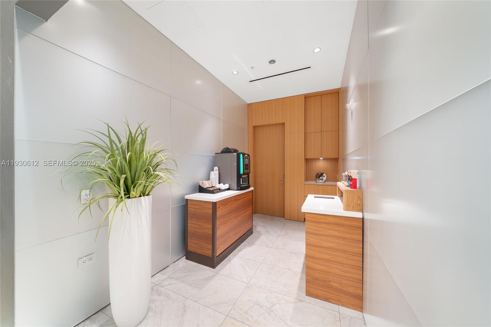 88 Southwest 7th Street, Unit 3212 Miami, FL 33130 - Photo 33 of 40