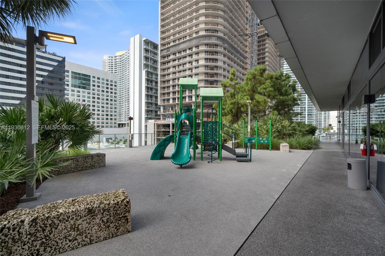 88 Southwest 7th Street, Unit 3212 Miami, FL 33130 - Photo 34 of 40