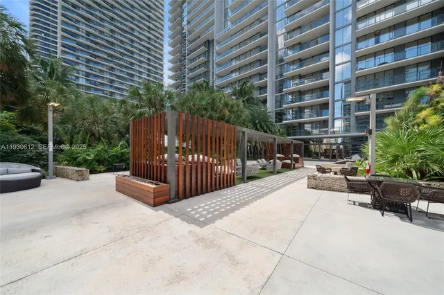 $1,525,000 | 88 Southwest 7th Street, Unit 3212, Miami, FL 33130