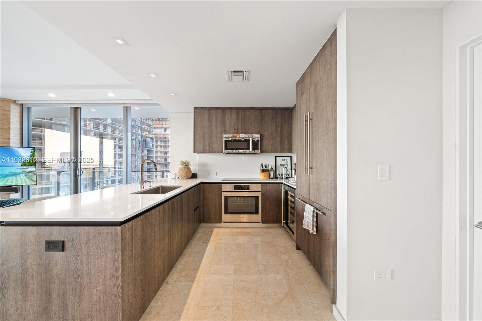 88 Southwest 7th Street, Unit 3212 Miami, FL 33130 - Photo 7 of 40