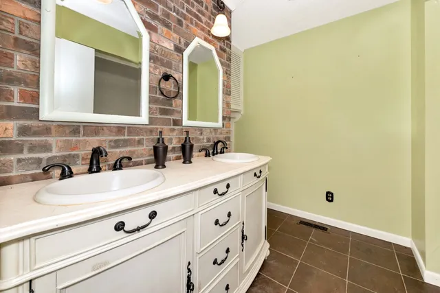 $449,000 | 809 Lofton Hall Road, Ardmore, TN 38449