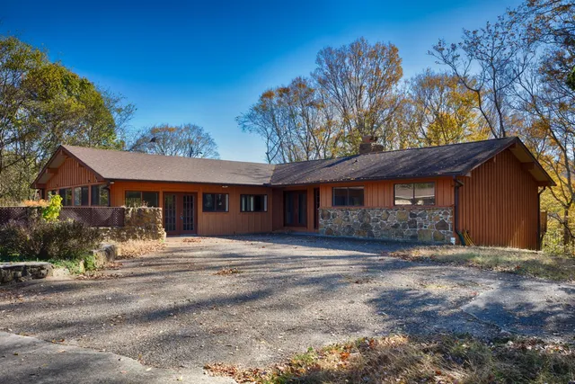 $449,000 | 809 Lofton Hall Road, Ardmore, TN 38449