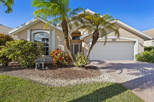 $575,000 | 12456 Southeast Plandome Drive, Hobe Sound, FL 33455