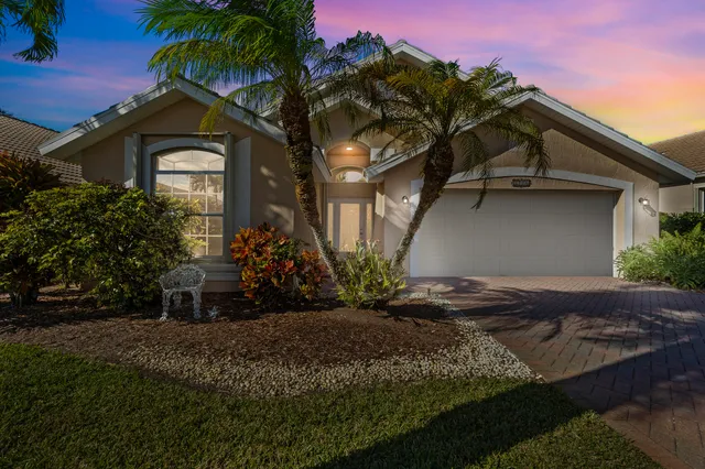 $575,000 | 12456 Southeast Plandome Drive, Hobe Sound, FL 33455
