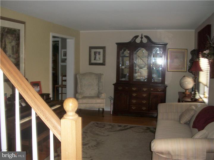 1505 Allen Road Oreland, PA 19075 - Photo 3 of 20 Living Room