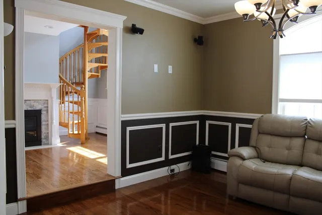 a view of livingroom with furniture
