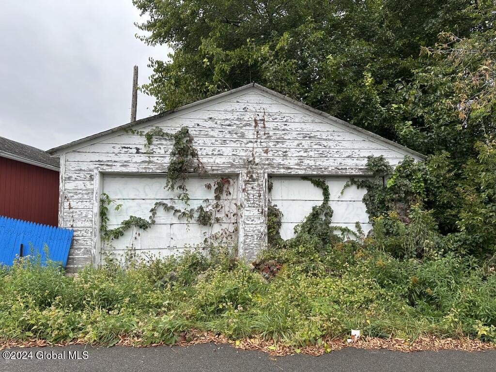 935 Davis Terrace Schenectady, NY 12303 - Photo 12 of 12 IMG_1417 (Medium)