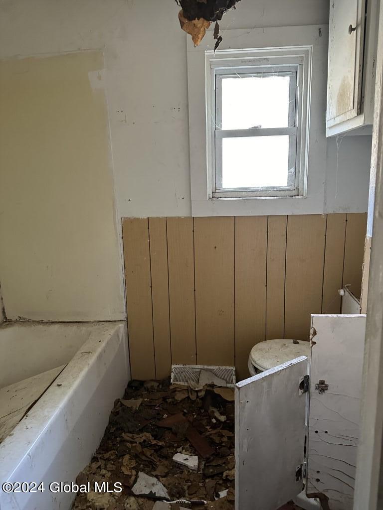 935 Davis Terrace Schenectady, NY 12303 - Photo 7 of 12 IMG_1330 (Medium)