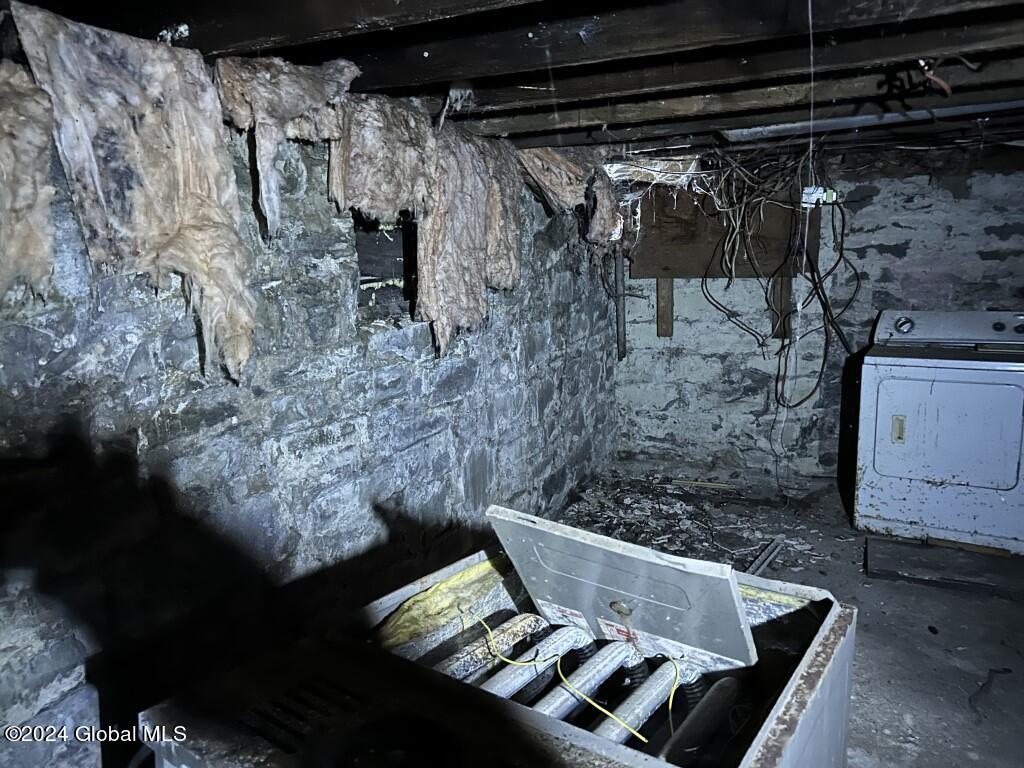 935 Davis Terrace Schenectady, NY 12303 - Photo 8 of 12 IMG_1405 (Medium)