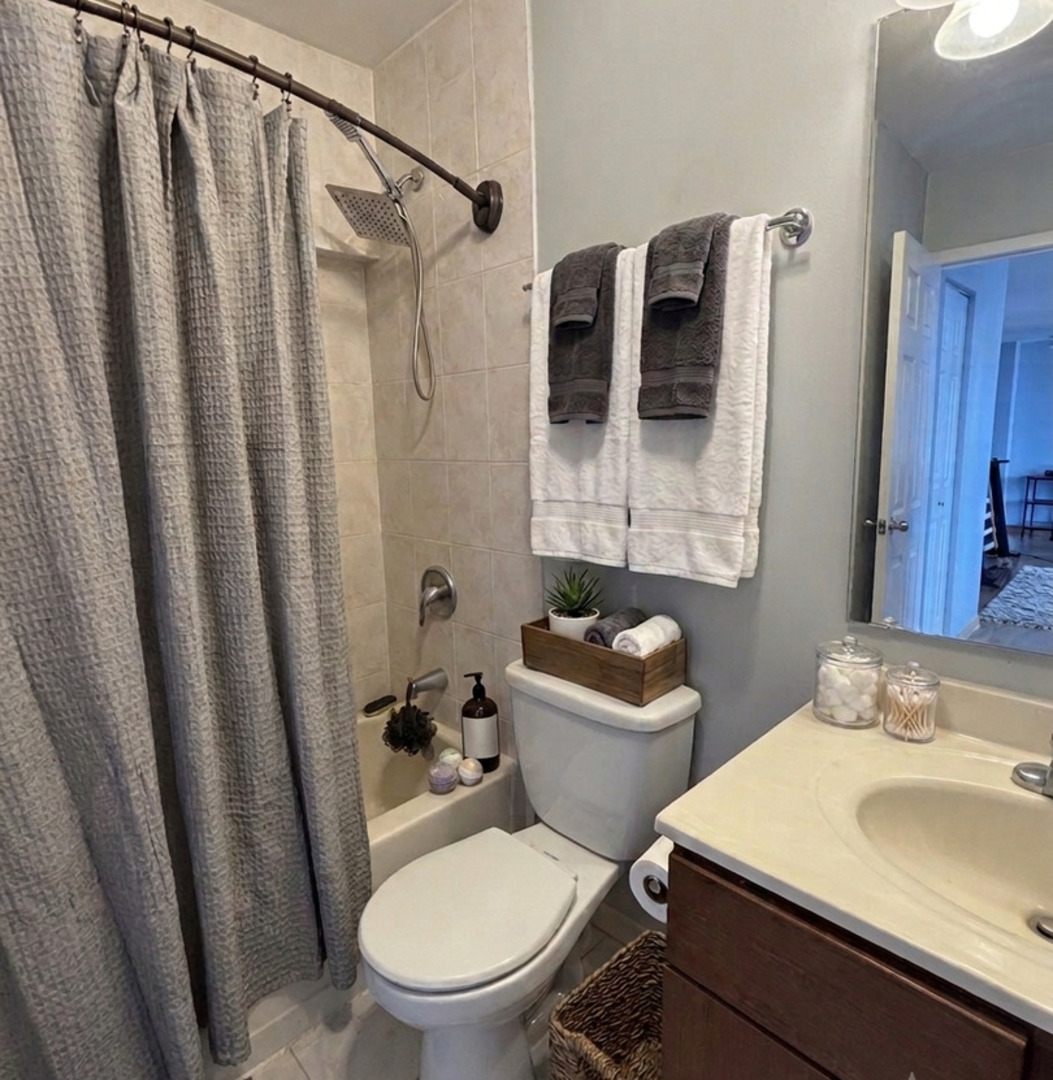5455 North Sheridan Road, Unit 1708 Chicago, IL 60640 - Photo 5 of 6