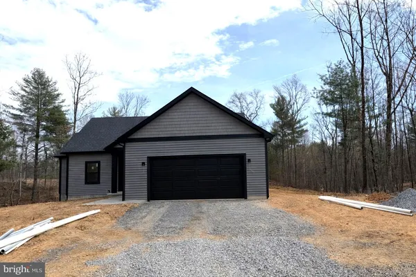 $525,000 | 26 Spice Bush Court, Hedgesville, WV 25427