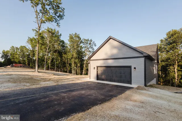 $525,000 | 26 Spice Bush Court, Hedgesville, WV 25427